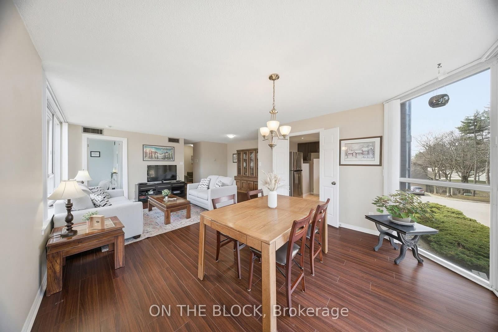 880 Dundas Street W, Unit 203 thumbnail 11
