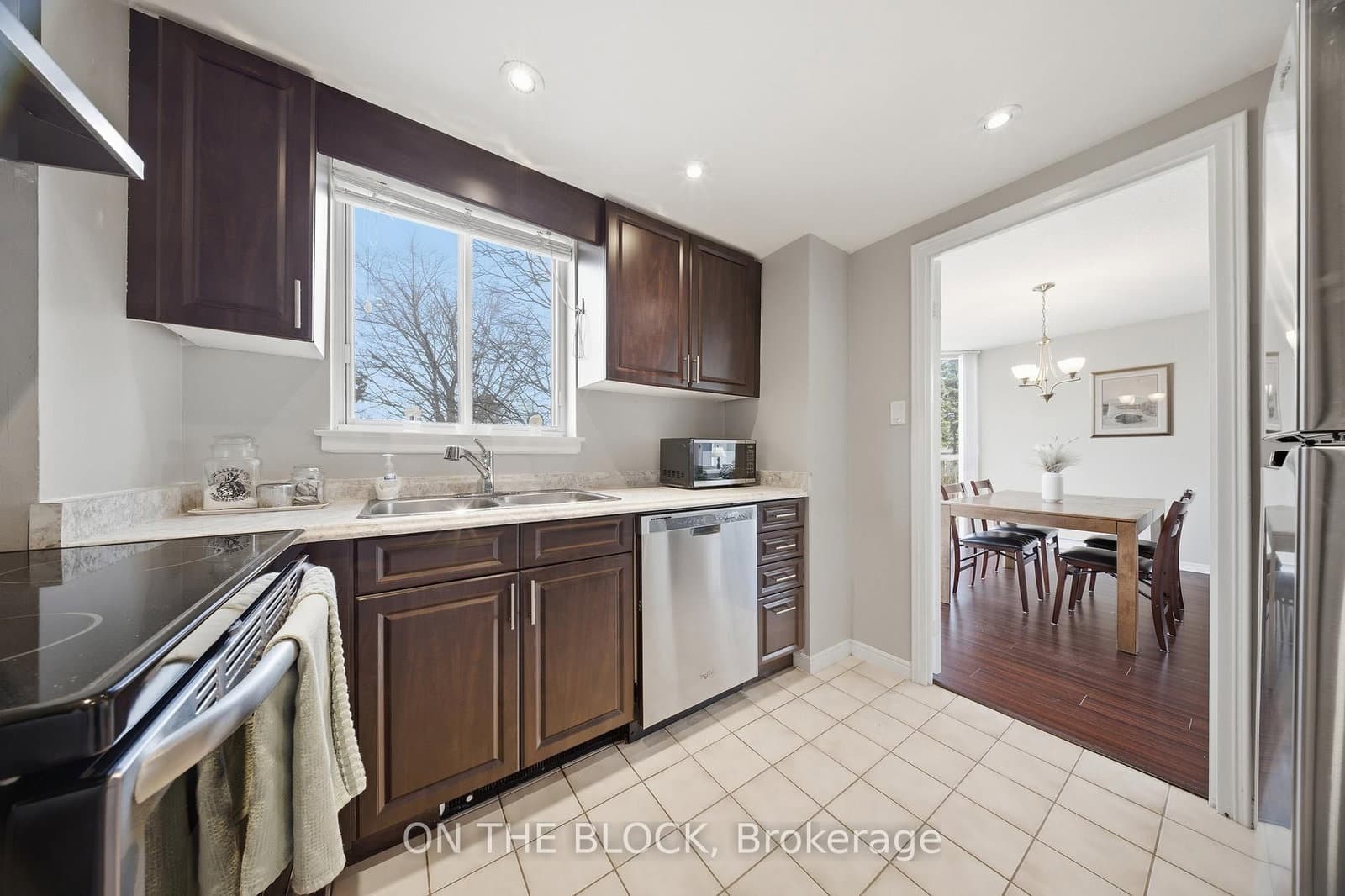 880 Dundas Street W, Unit 203 thumbnail 13