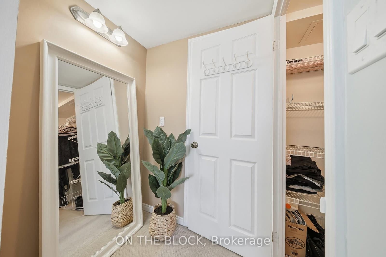 880 Dundas Street W, Unit 203 thumbnail 16