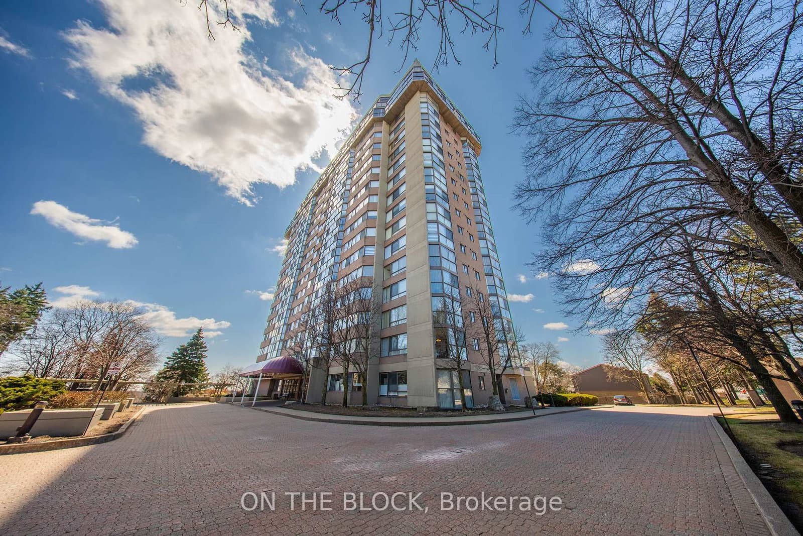 880 Dundas Street W, Unit 203 thumbnail 2