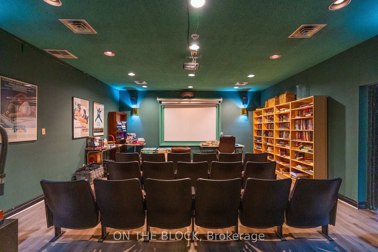 880 Dundas Street W, Unit 203 thumbnail 21