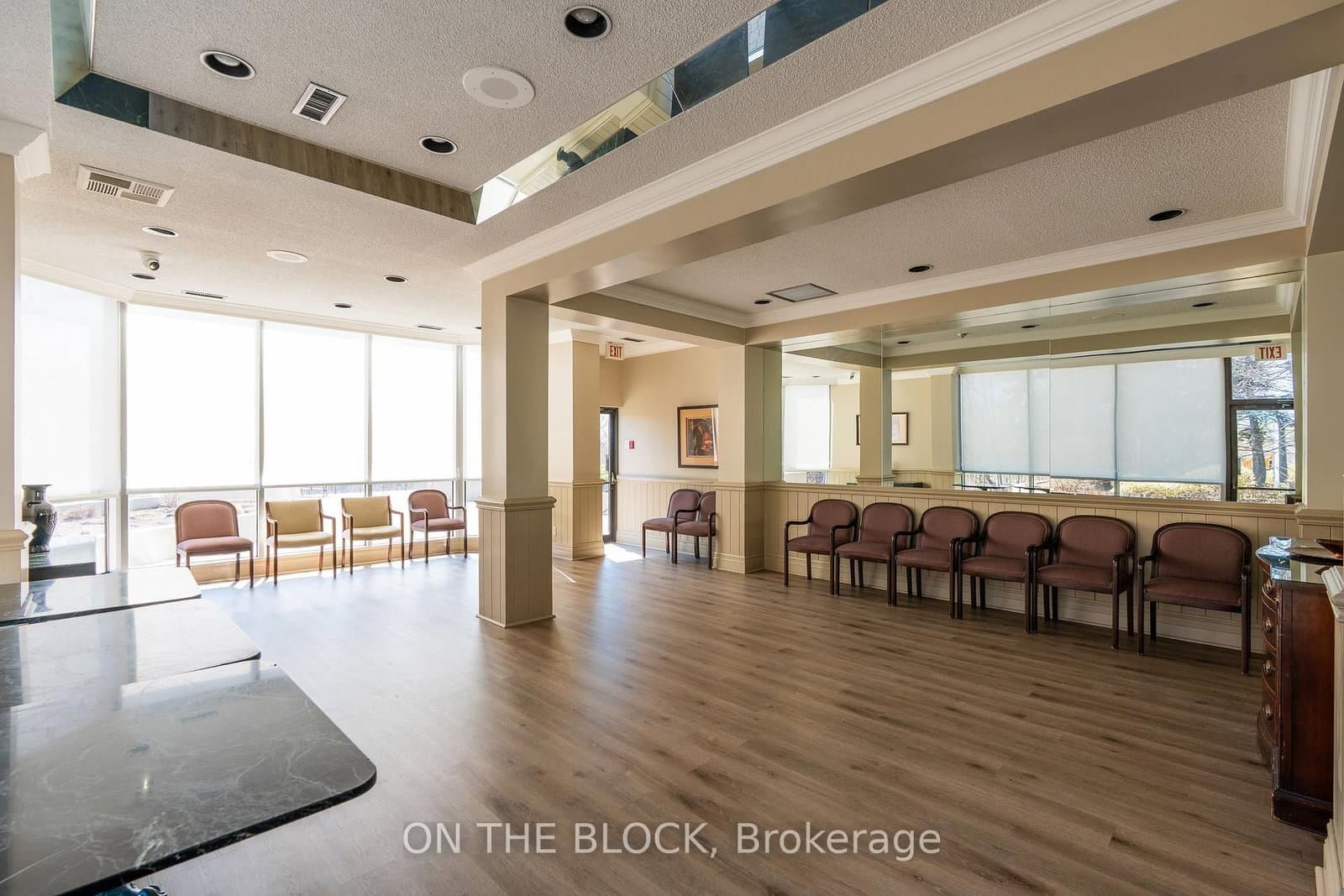 880 Dundas Street W, Unit 203 thumbnail 32