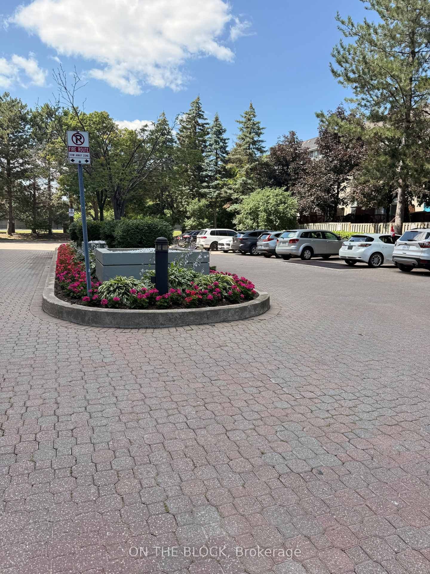 880 Dundas Street W, Unit 203 thumbnail 33
