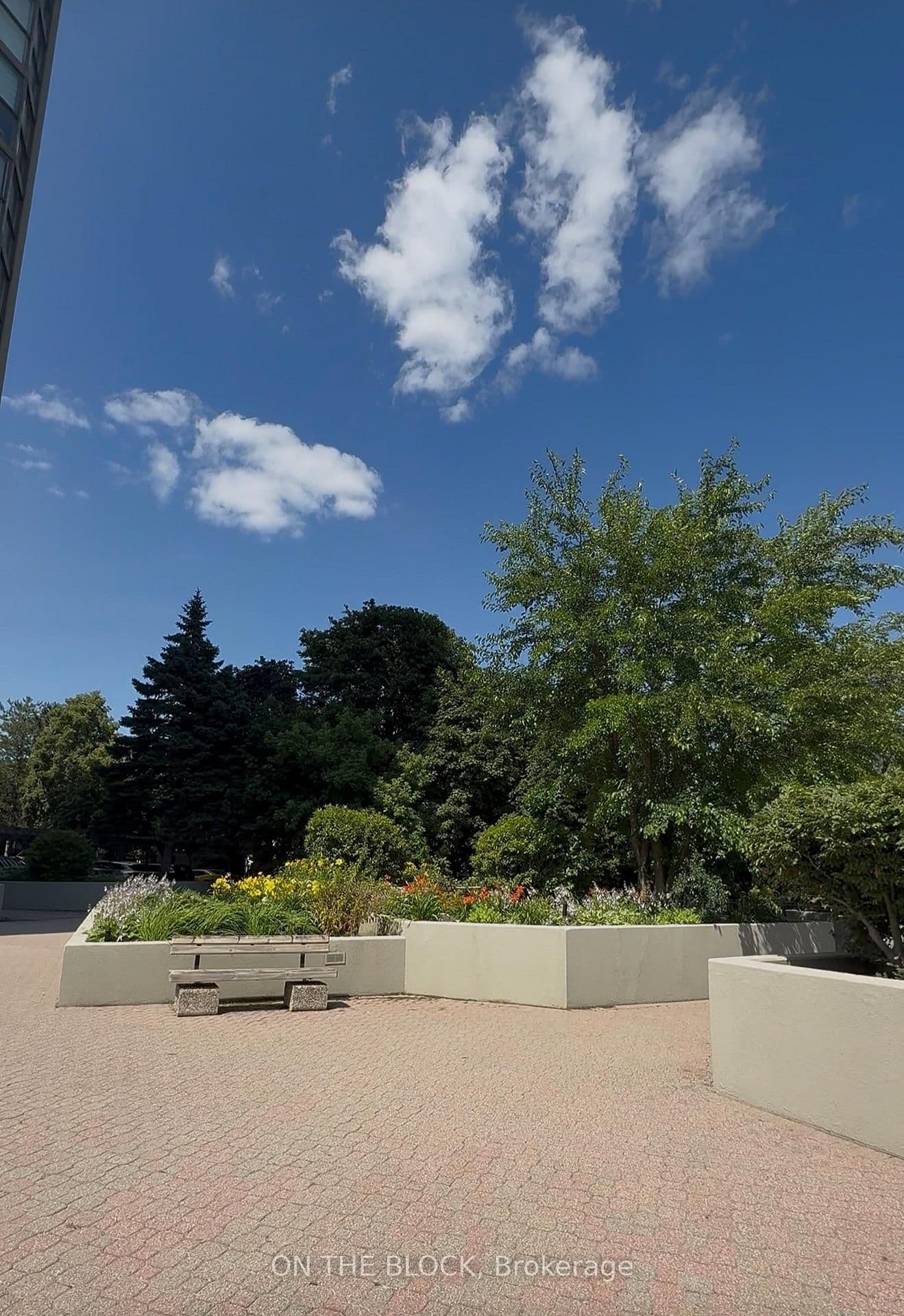 880 Dundas Street W, Unit 203 thumbnail 35