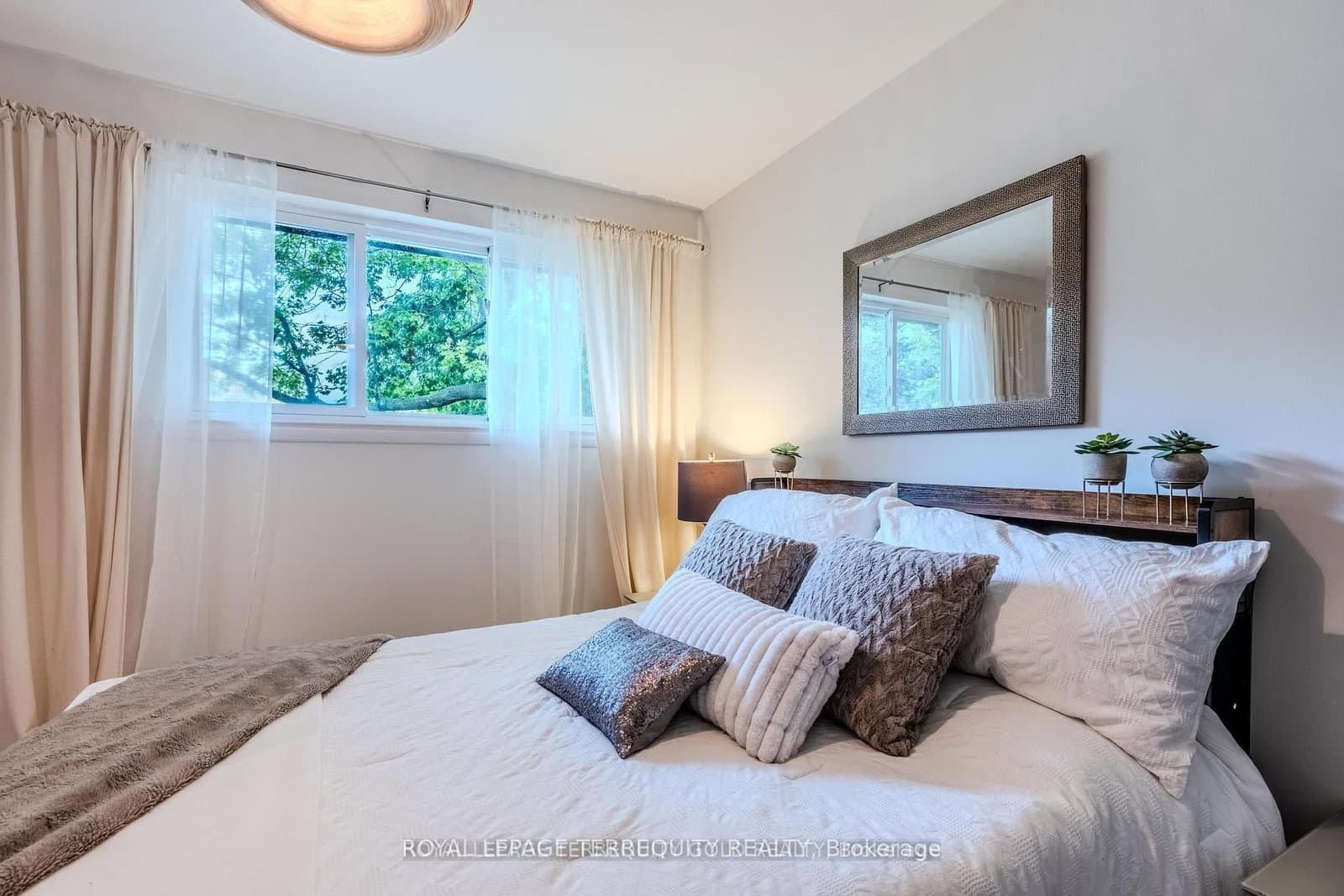 327 River Side Drive thumbnail 29