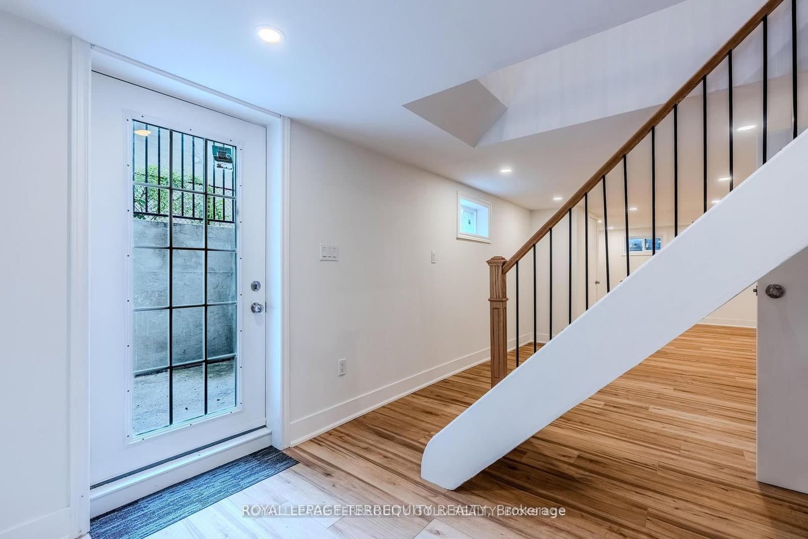 327 River Side Drive thumbnail 31