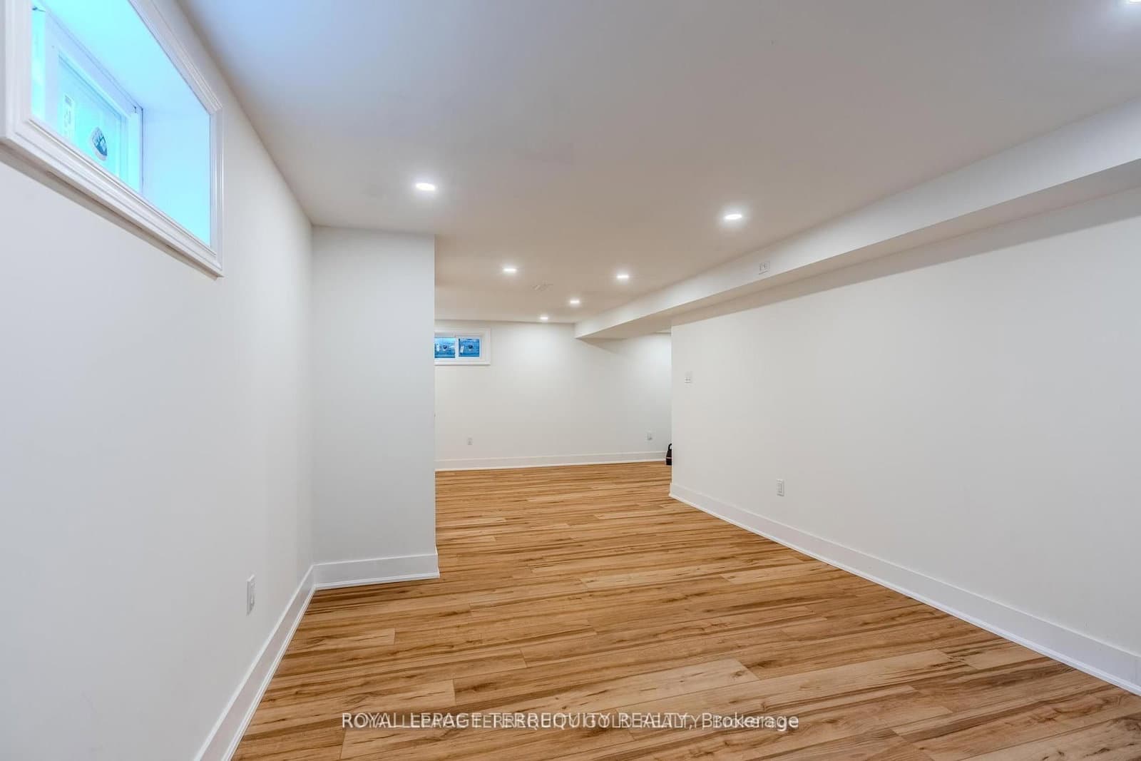 327 River Side Drive thumbnail 32