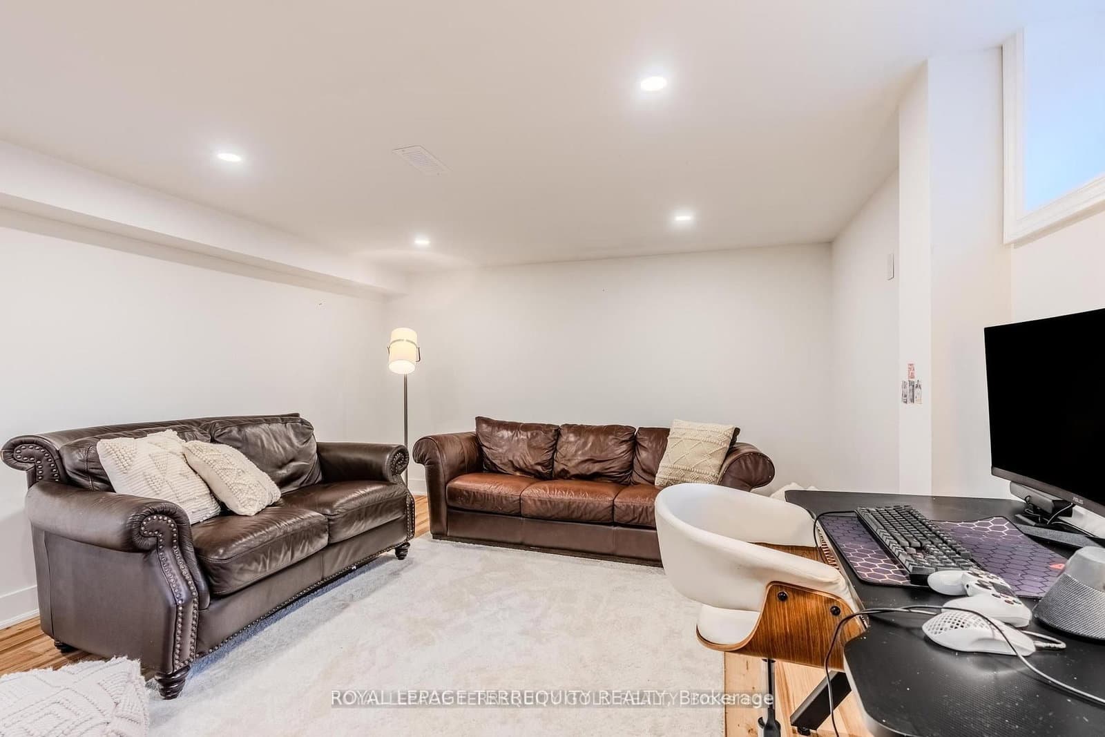 327 River Side Drive thumbnail 40