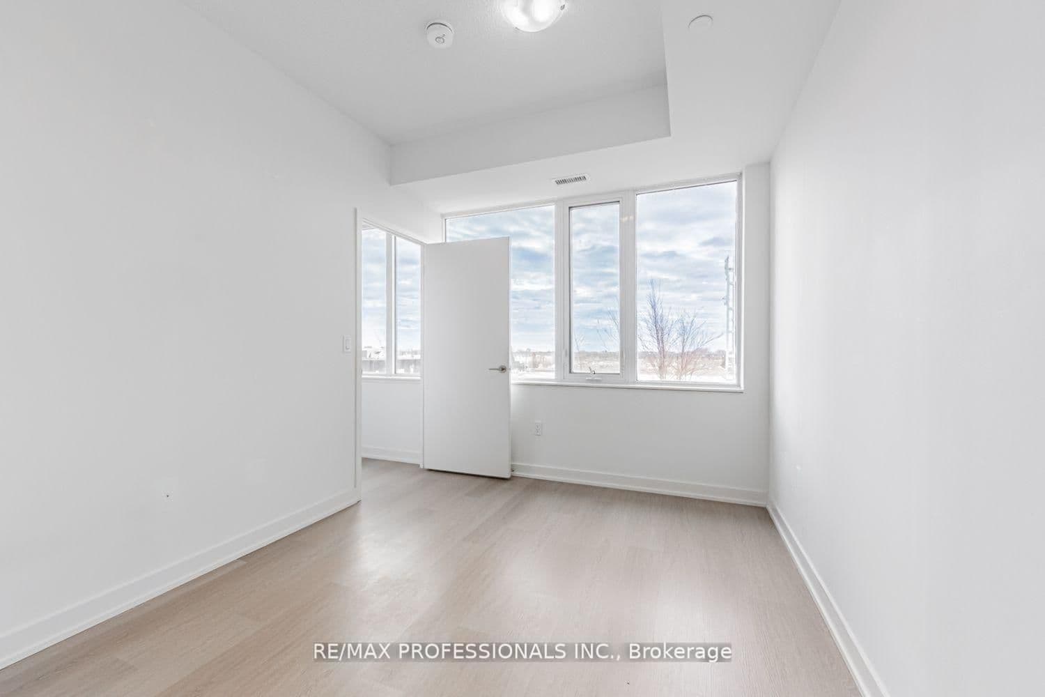 859 The Queensway, Unit 313 thumbnail 14
