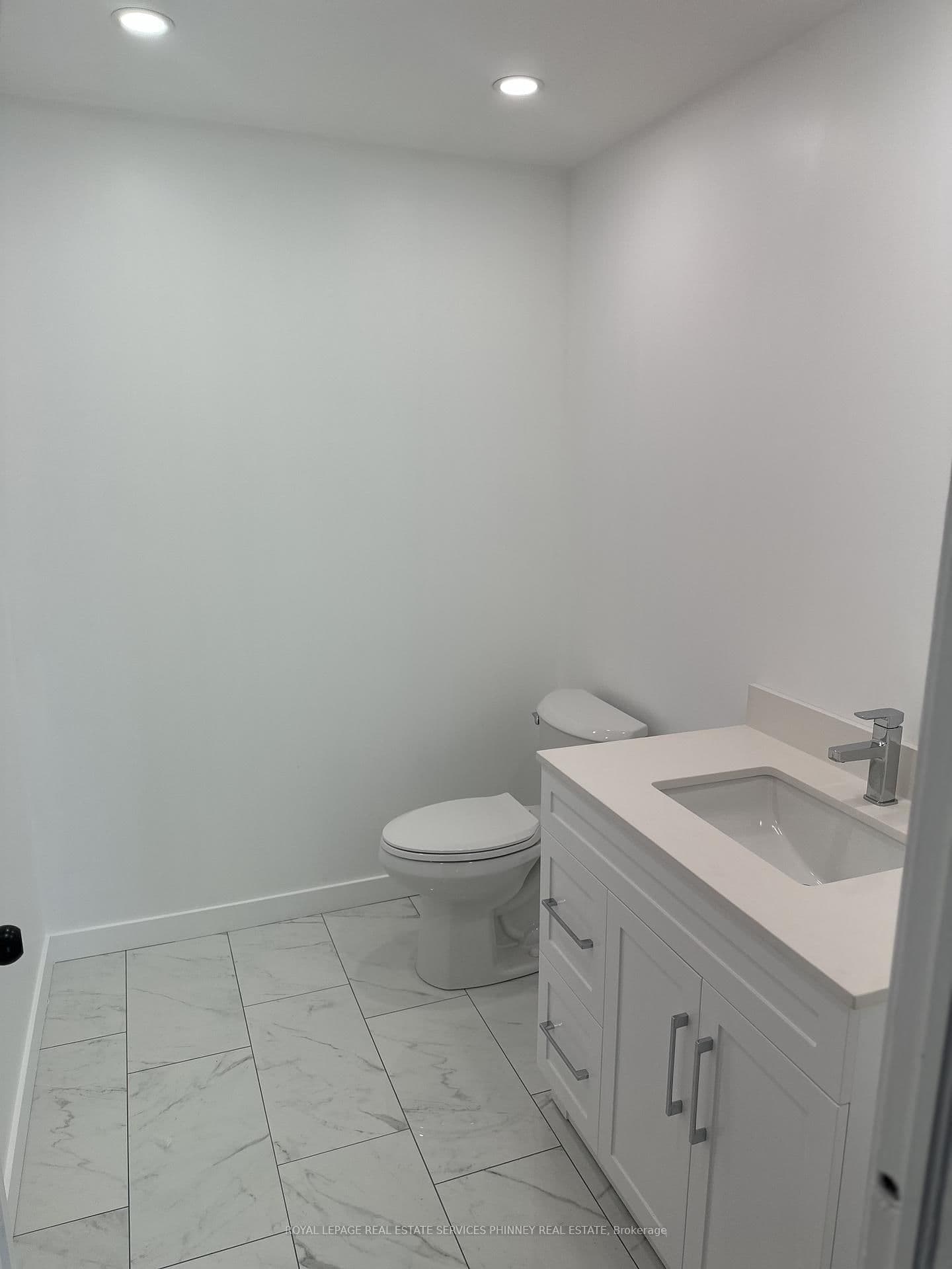 112 Lakeshore Road E, Unit 2 thumbnail 8