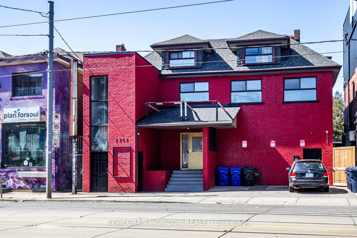 2261 Dundas Street thumbnail 3