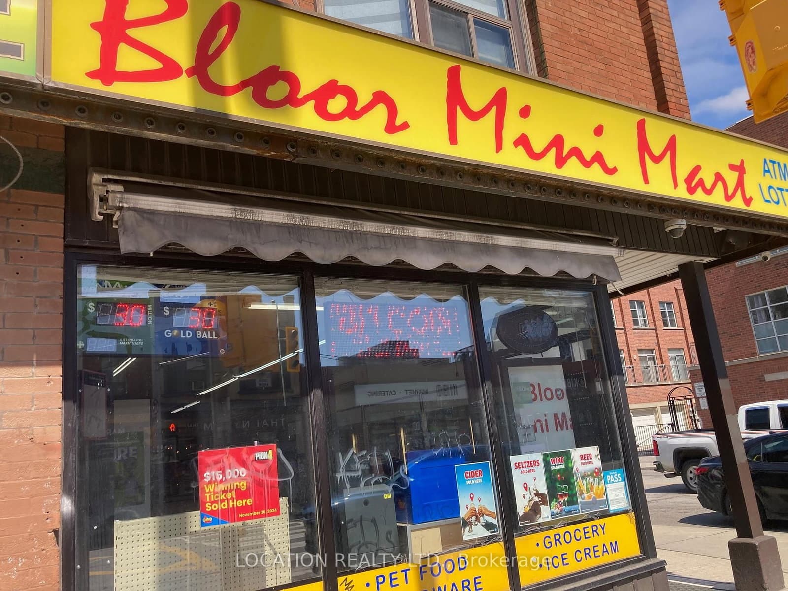 1422 Bloor Street W thumbnail 2