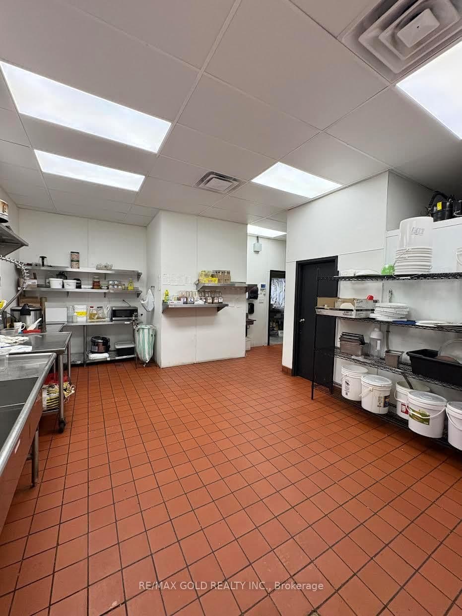 573 Rogers Road, Unit 4 thumbnail 3