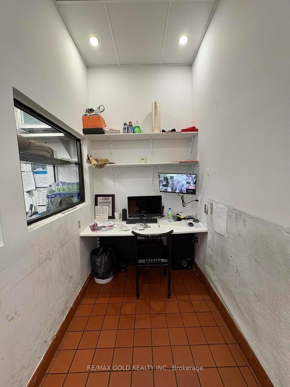 573 Rogers Road, Unit 4 thumbnail 7