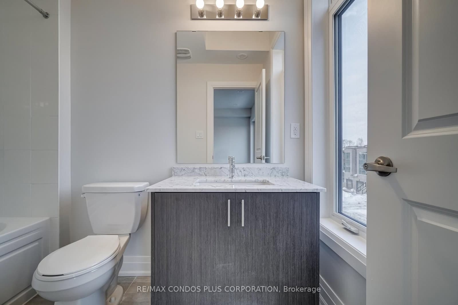 4 Wild Rose Gardens, Unit upper thumbnail 8