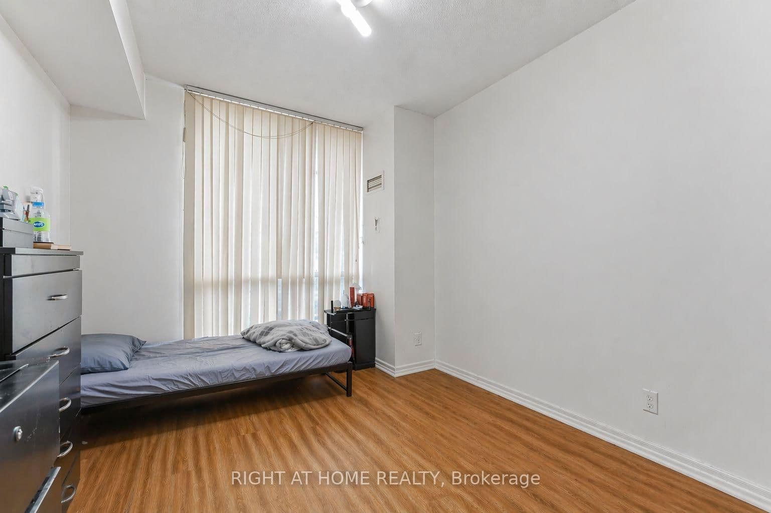 3939 Duke Of York Boulevard, Unit 1909 thumbnail 12