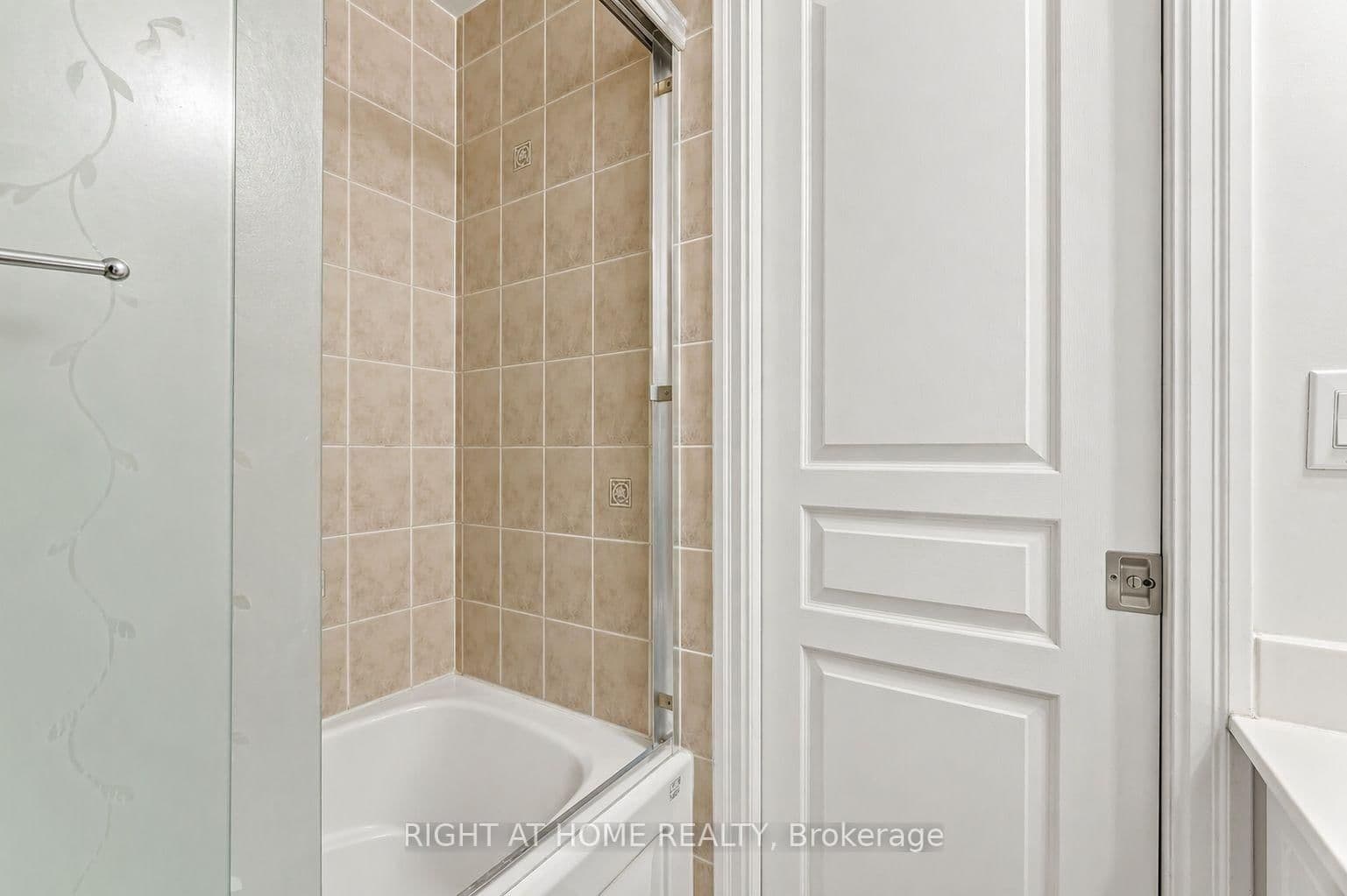 3939 Duke Of York Boulevard, Unit 1909 thumbnail 15
