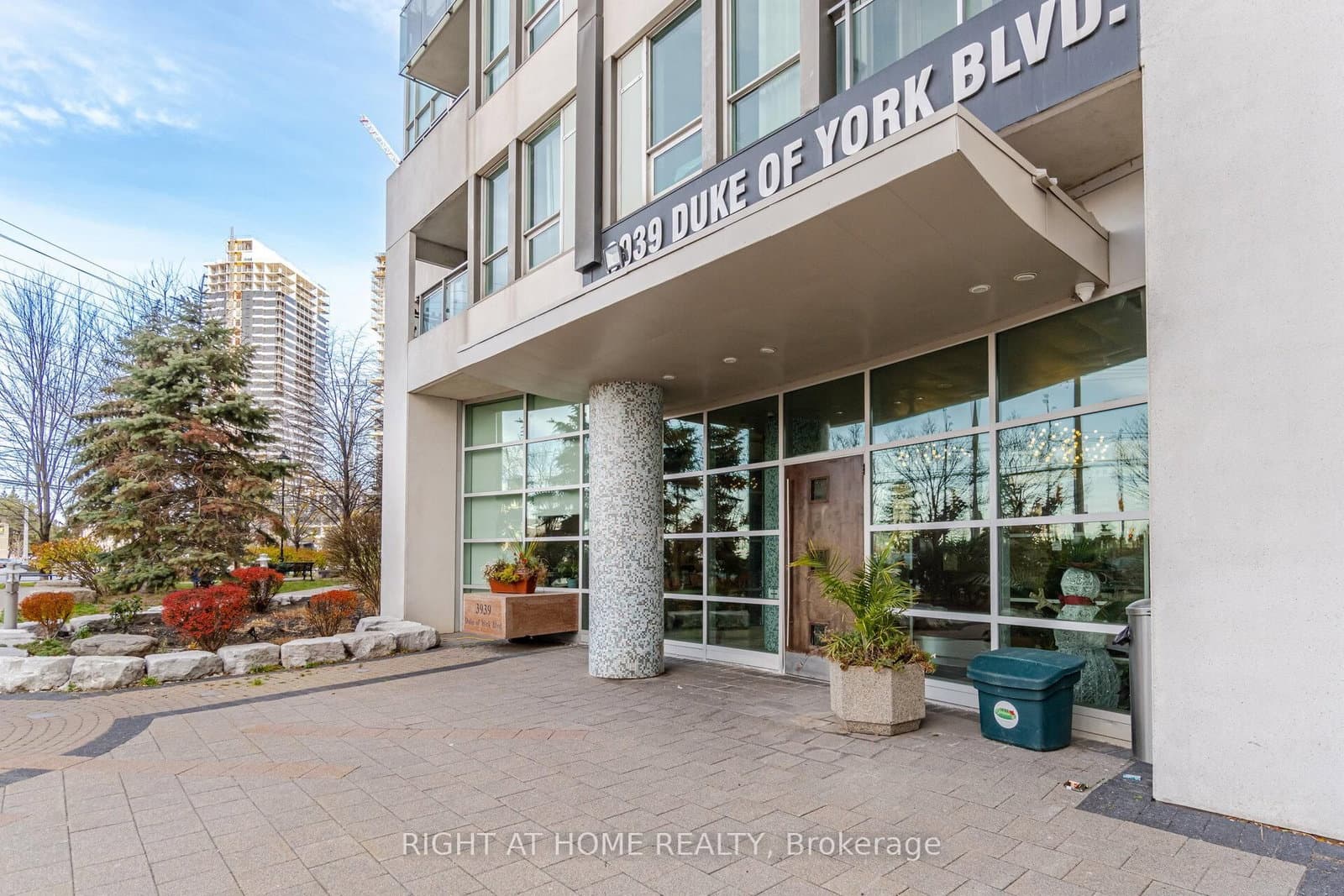 3939 Duke Of York Boulevard, Unit 1909 thumbnail 2