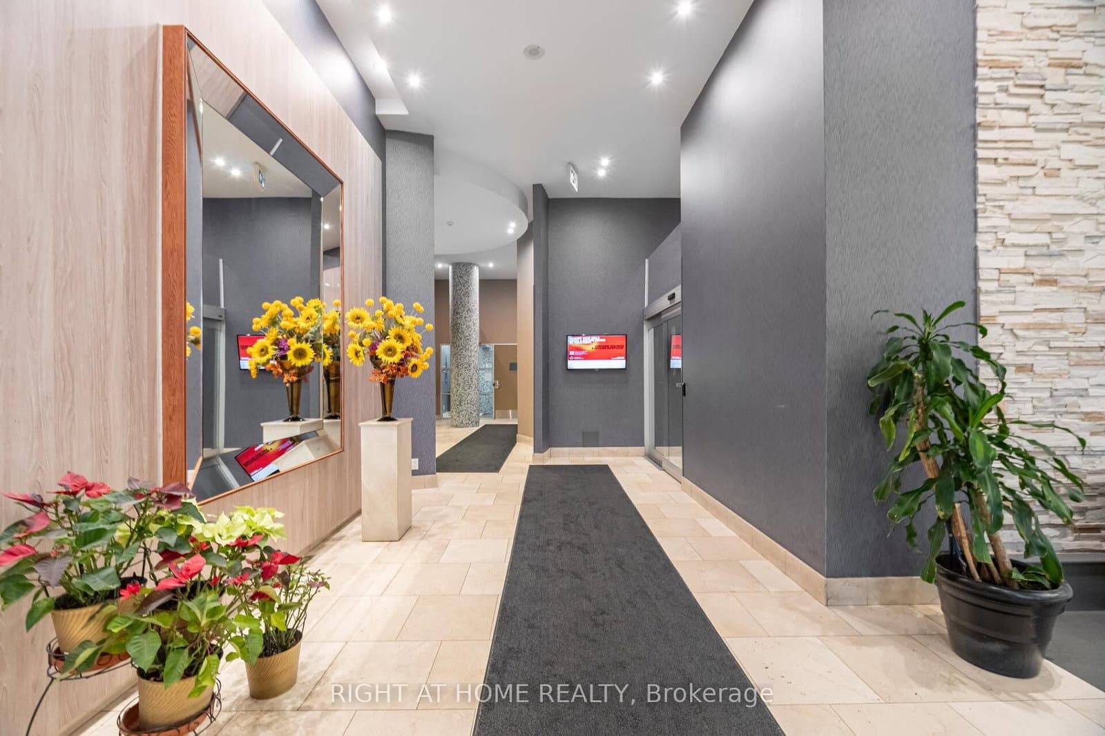 3939 Duke Of York Boulevard, Unit 1909 thumbnail 22