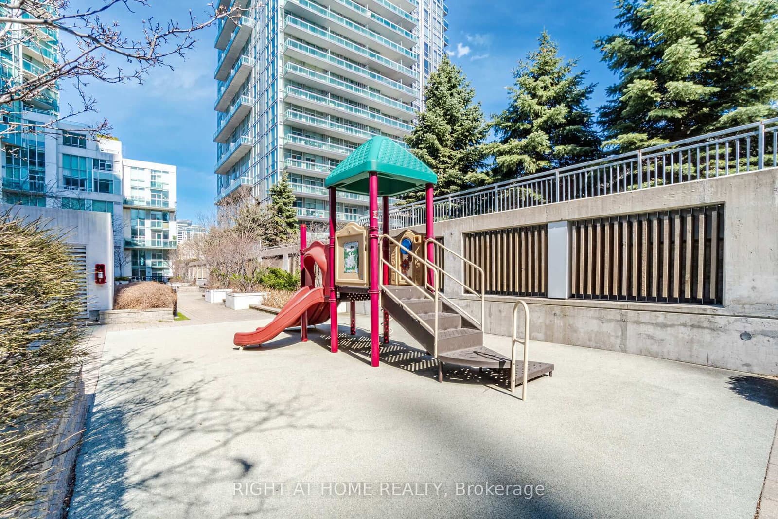 3939 Duke Of York Boulevard, Unit 1909 thumbnail 27