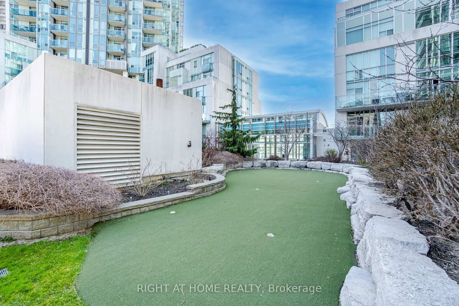 3939 Duke Of York Boulevard, Unit 1909 thumbnail 29