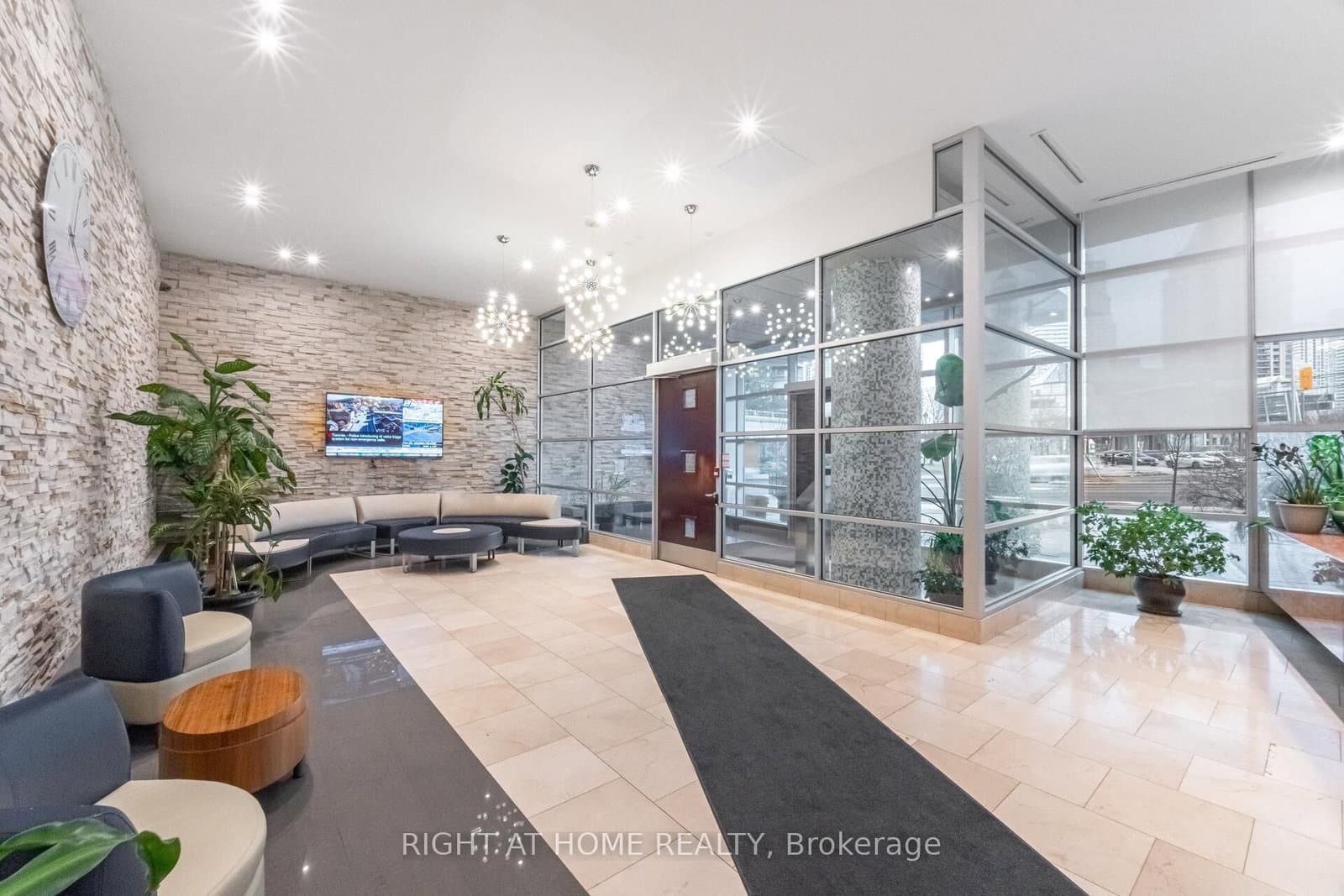 3939 Duke Of York Boulevard, Unit 1909 thumbnail 3