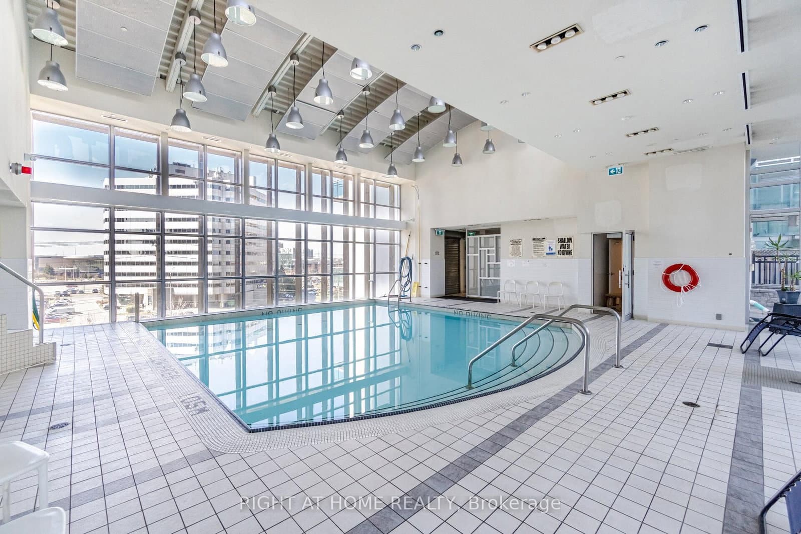 3939 Duke Of York Boulevard, Unit 1909 thumbnail 4