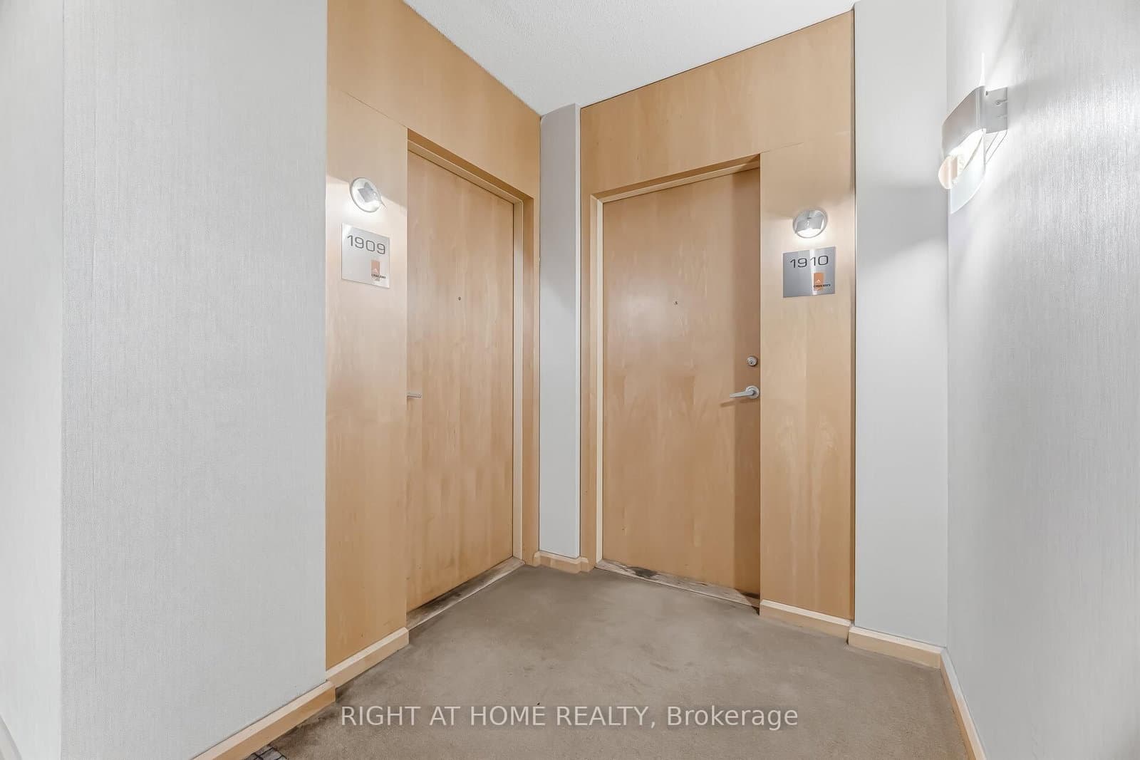 3939 Duke Of York Boulevard, Unit 1909 thumbnail 5