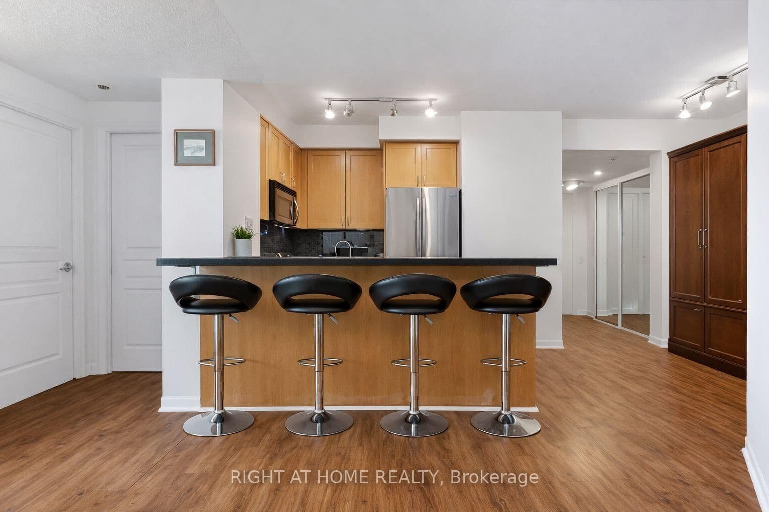 3939 Duke Of York Boulevard, Unit 1909 thumbnail 6