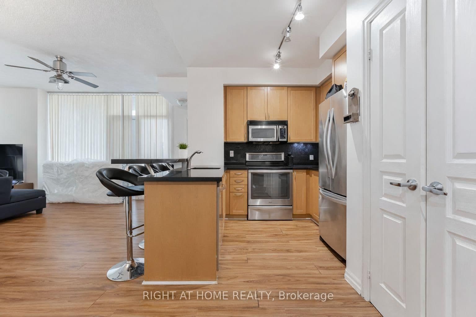 3939 Duke Of York Boulevard, Unit 1909 thumbnail 7