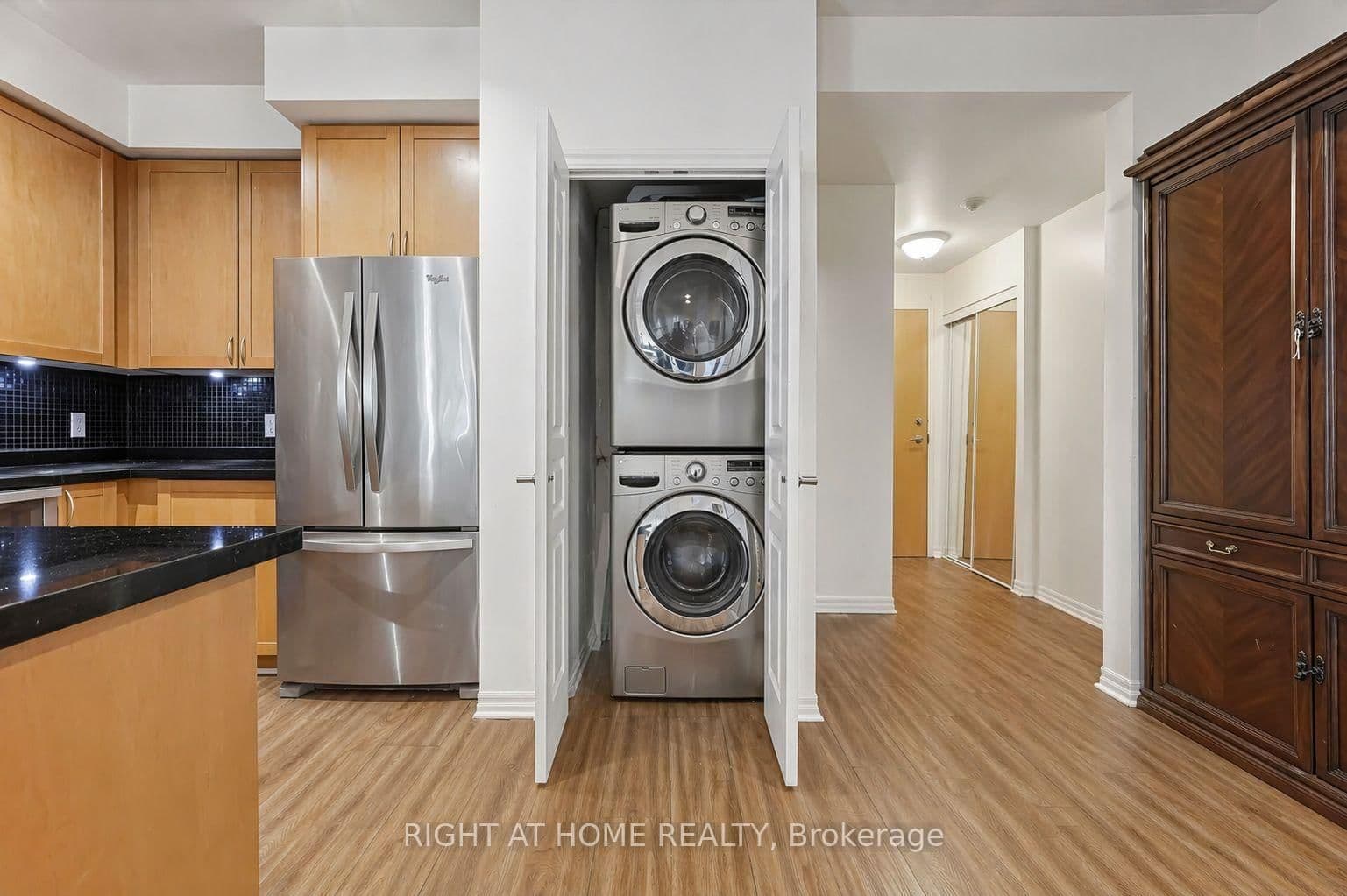 3939 Duke Of York Boulevard, Unit 1909 thumbnail 9