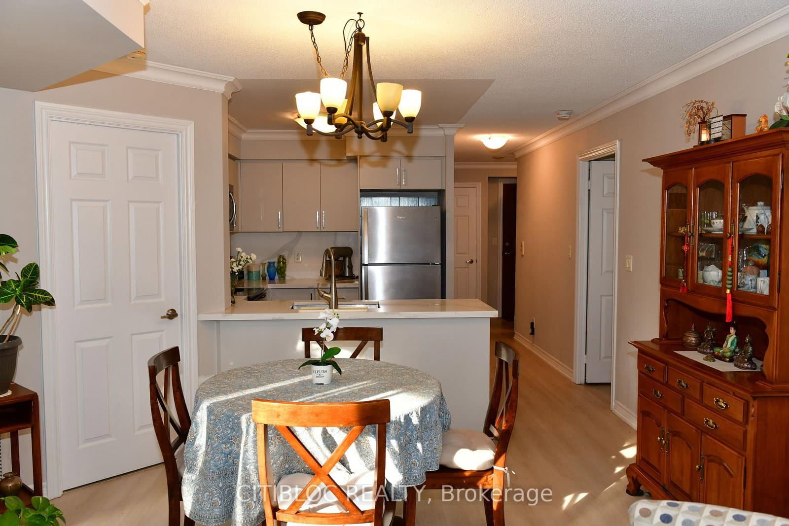 310 Burnhamthorpe Road W, Unit 213 thumbnail 3