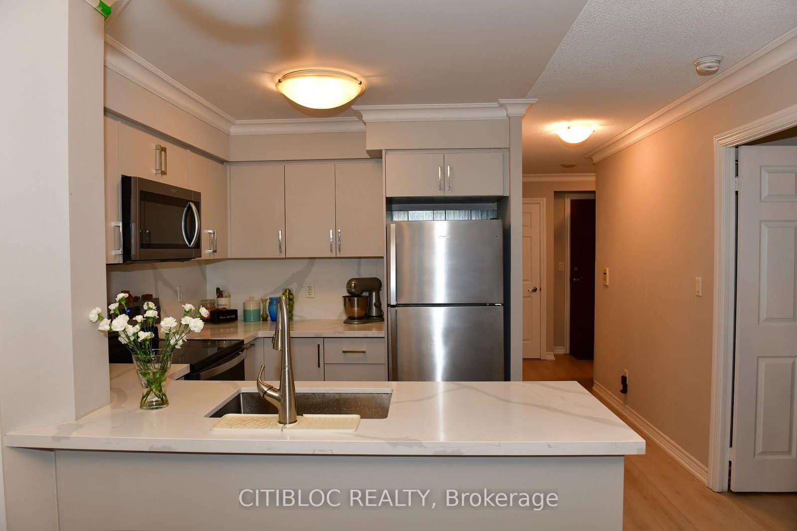 310 Burnhamthorpe Road W, Unit 213 thumbnail 4