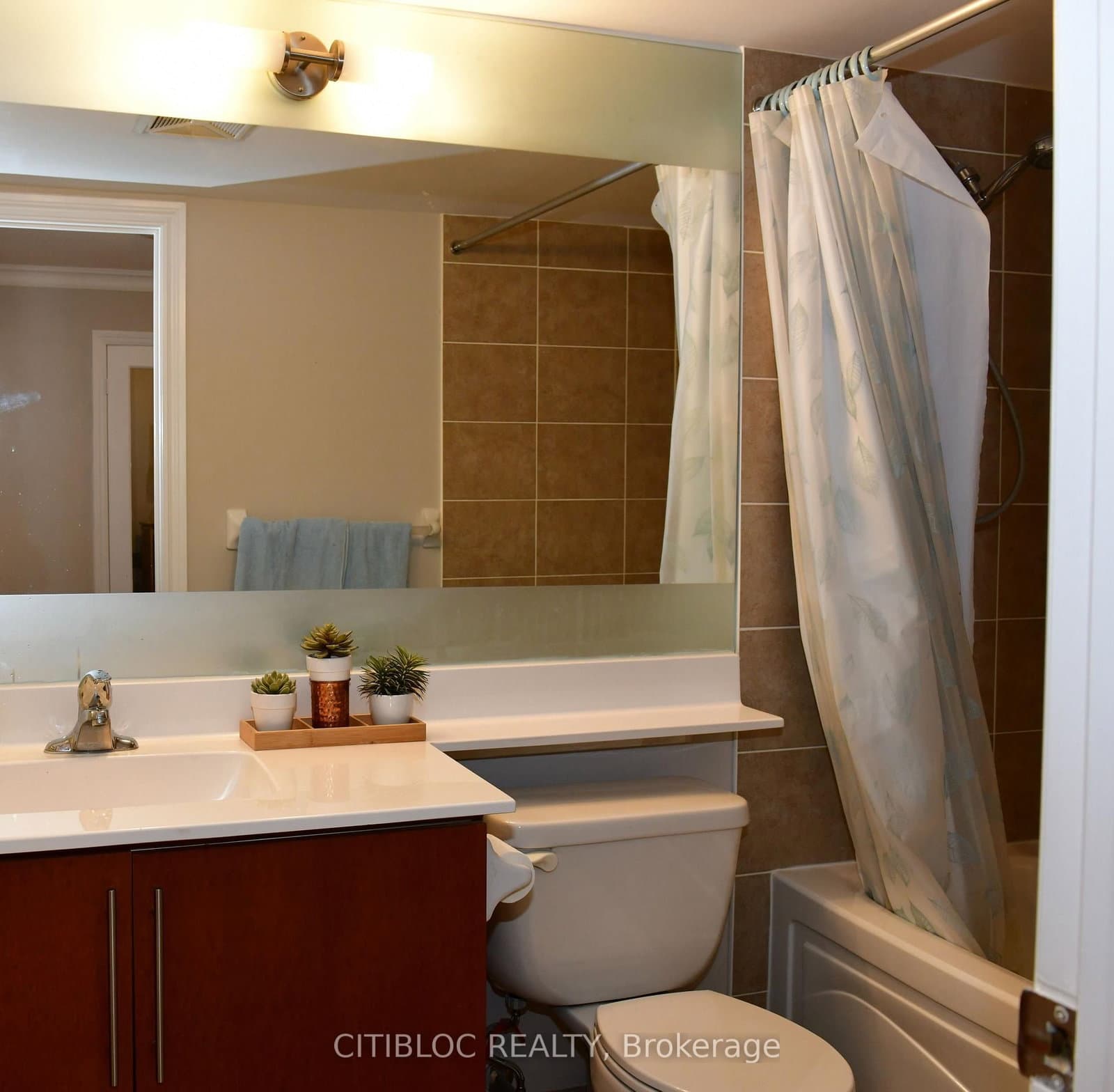 310 Burnhamthorpe Road W, Unit 213 thumbnail 9
