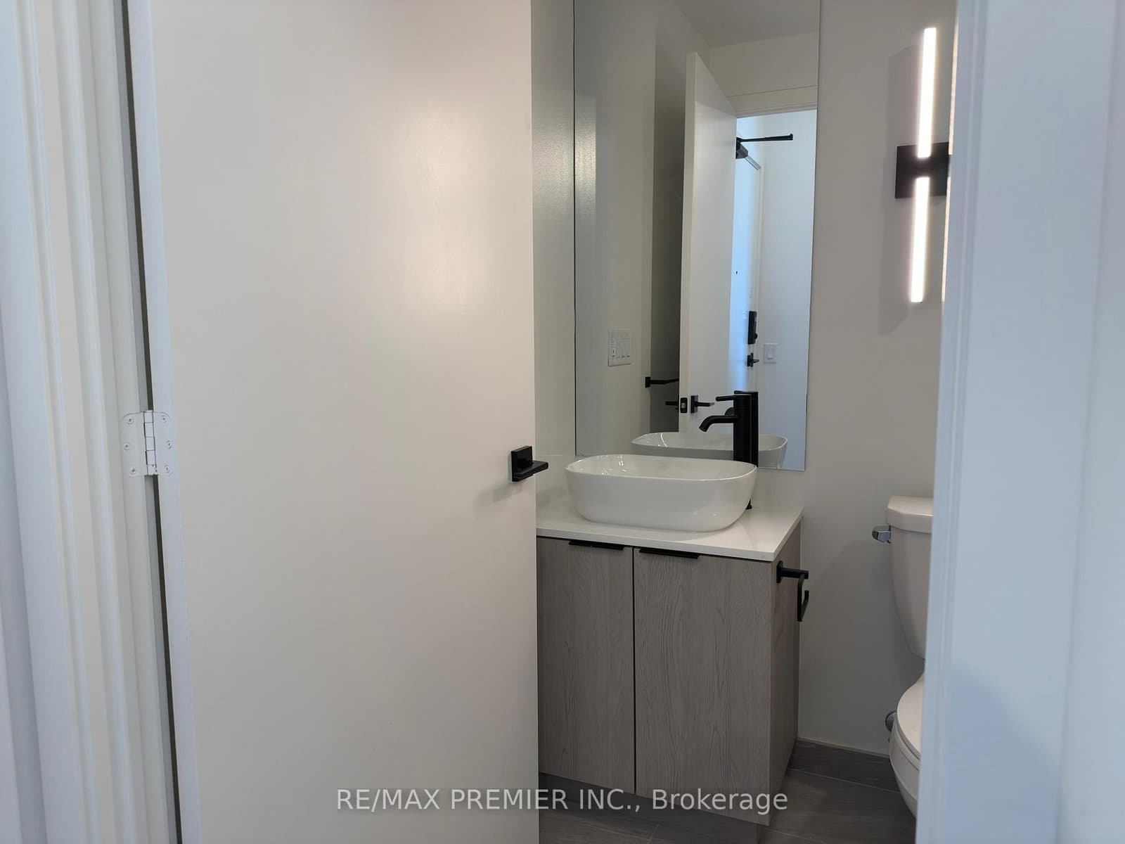 1185 Dupont Street, Unit 803 thumbnail 11