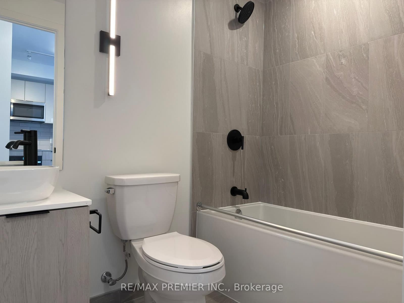 1185 Dupont Street, Unit 803 thumbnail 12