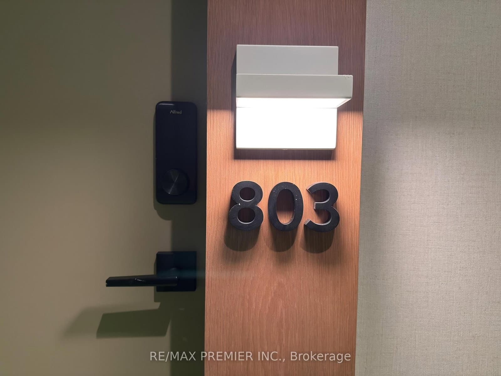 1185 Dupont Street, Unit 803 thumbnail 3
