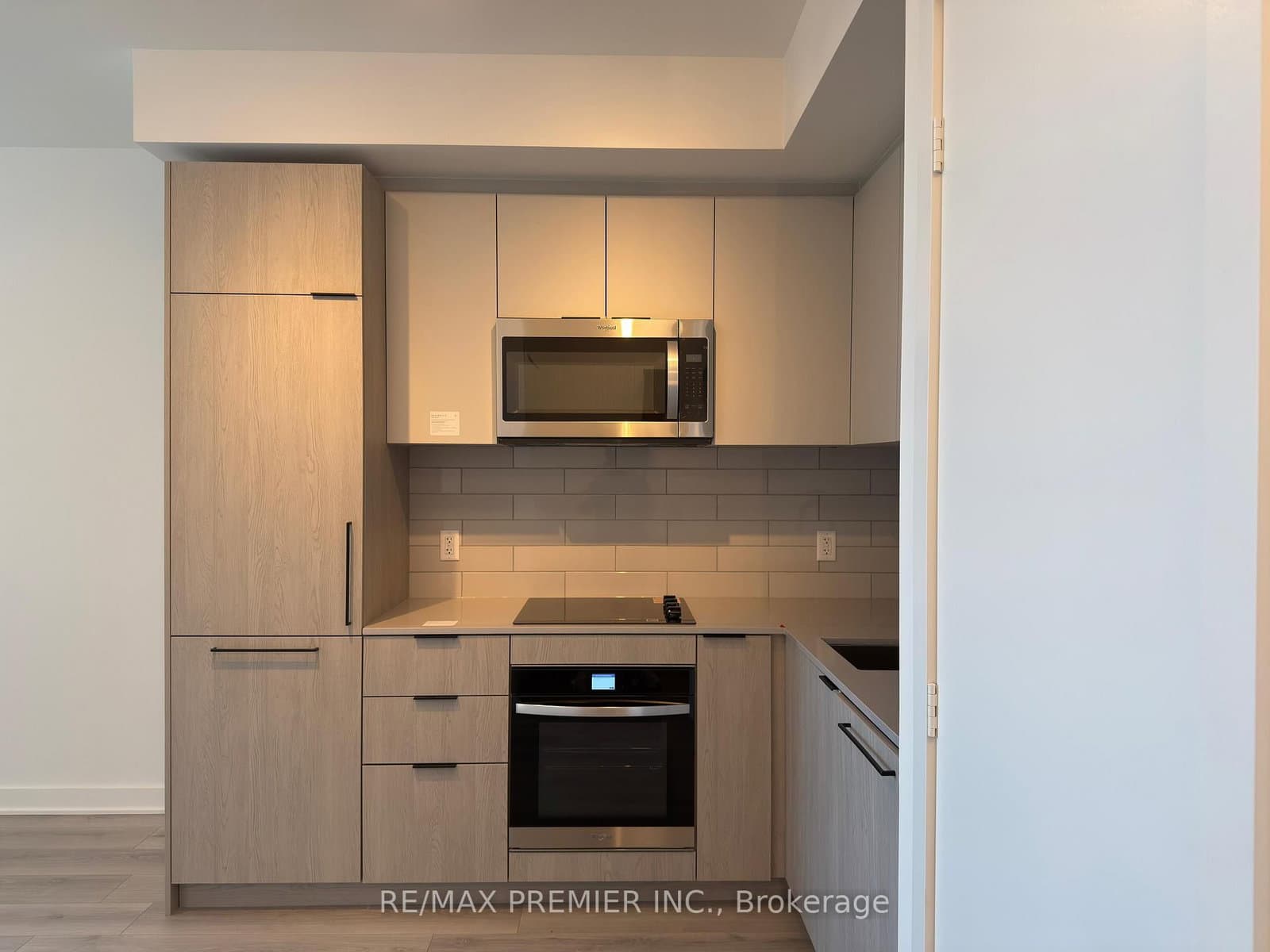 1185 Dupont Street, Unit 803 thumbnail 5