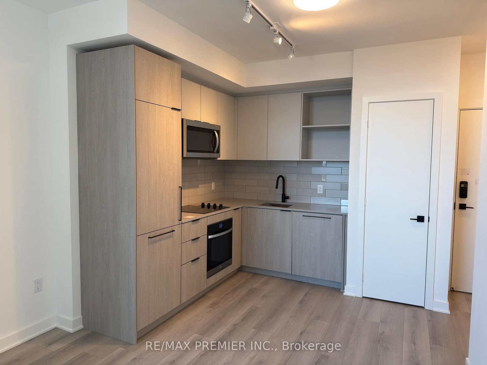 1185 Dupont Street, Unit 803 thumbnail 6