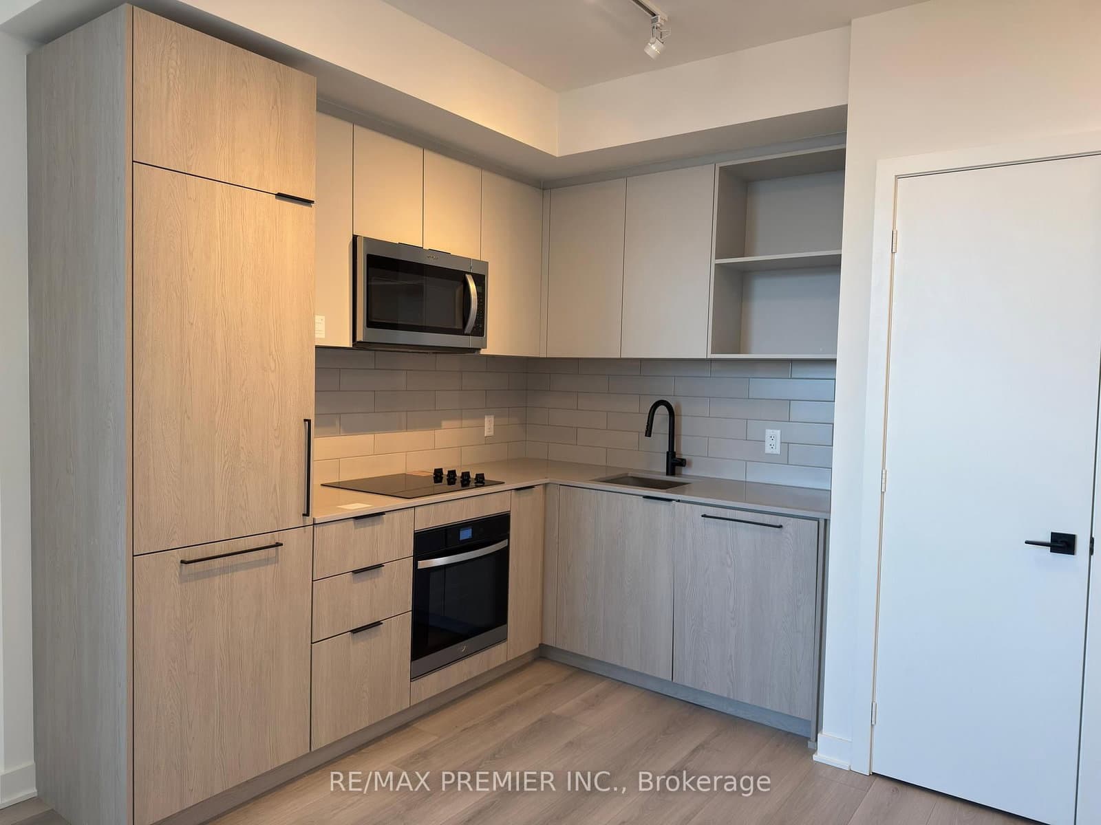 1185 Dupont Street, Unit 803 thumbnail 7
