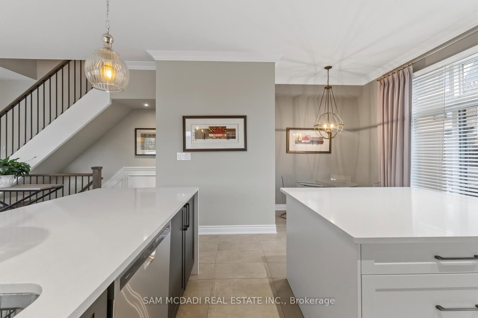 2029 Queensborough Gate thumbnail 17