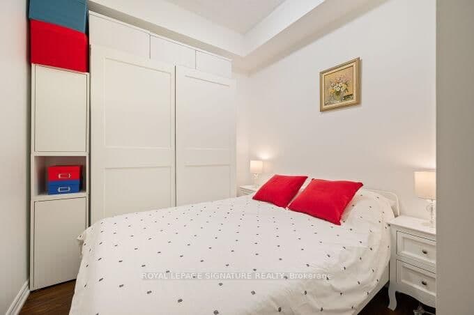 810 Scollard Court, Unit 1003 thumbnail 21