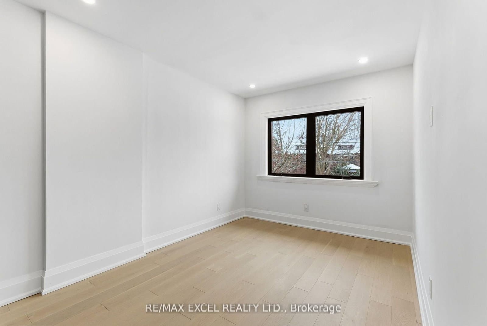 34 Raymond Avenue thumbnail 12