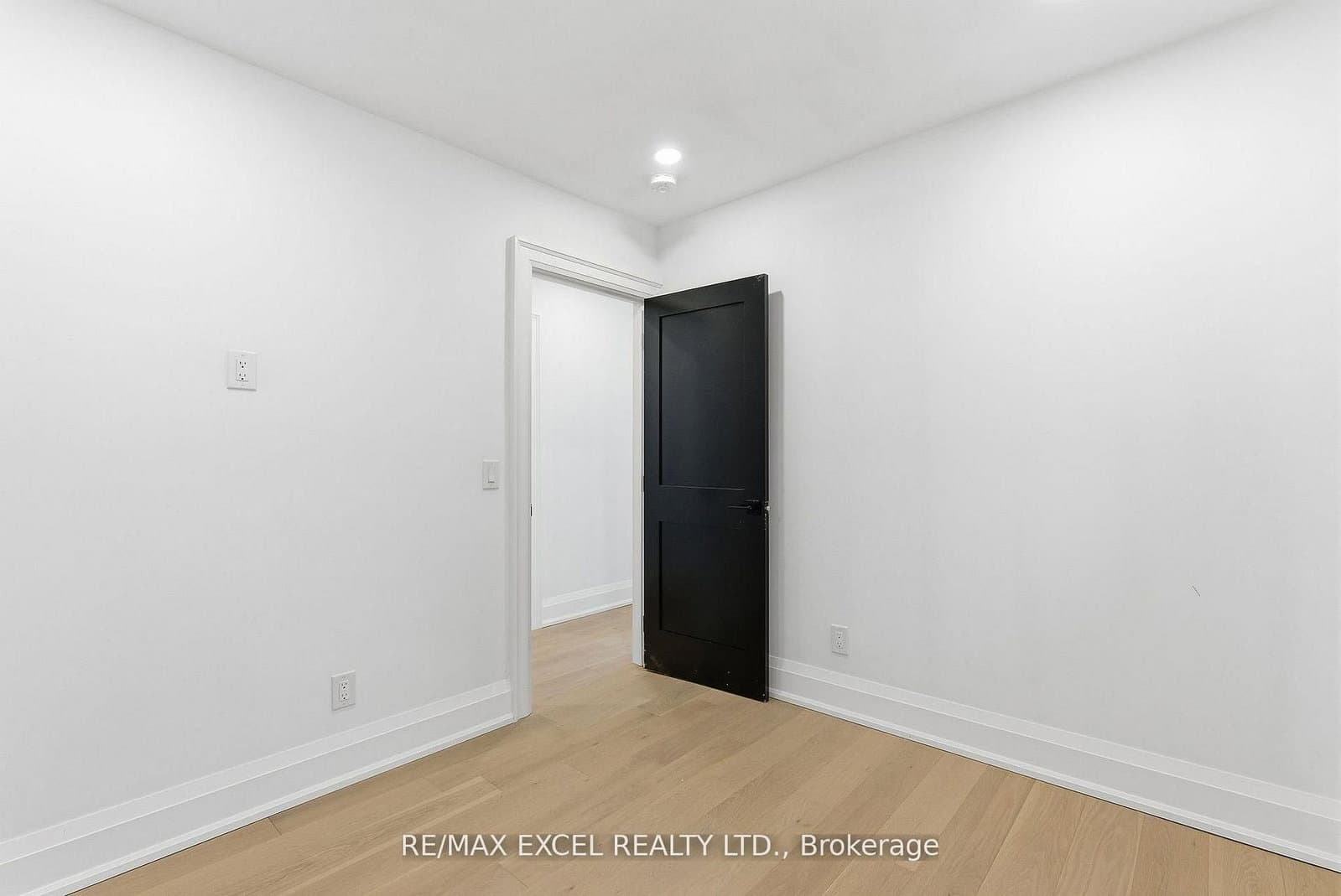 34 Raymond Avenue thumbnail 14