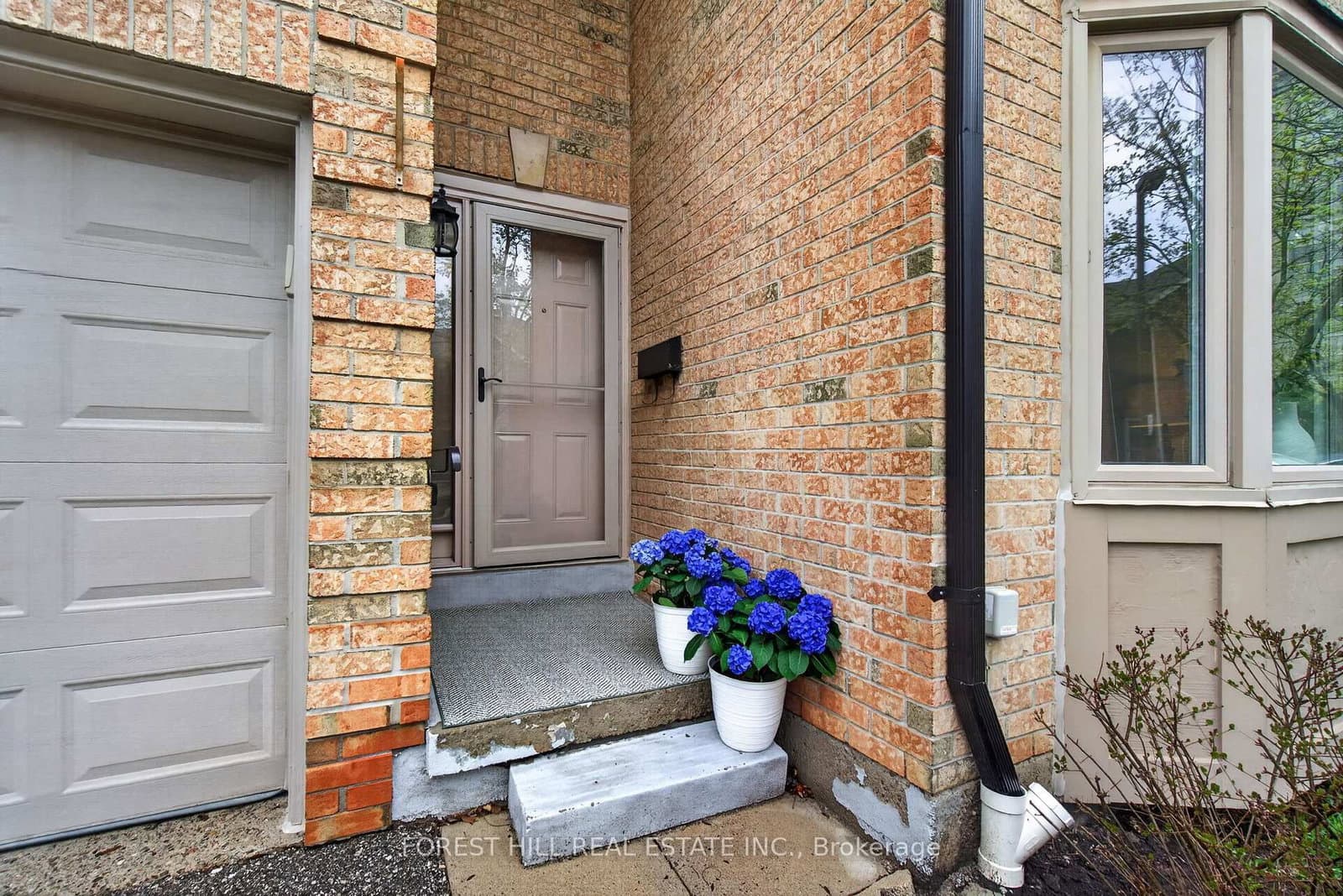 4635 Regents Terrace, Unit 30 thumbnail 2