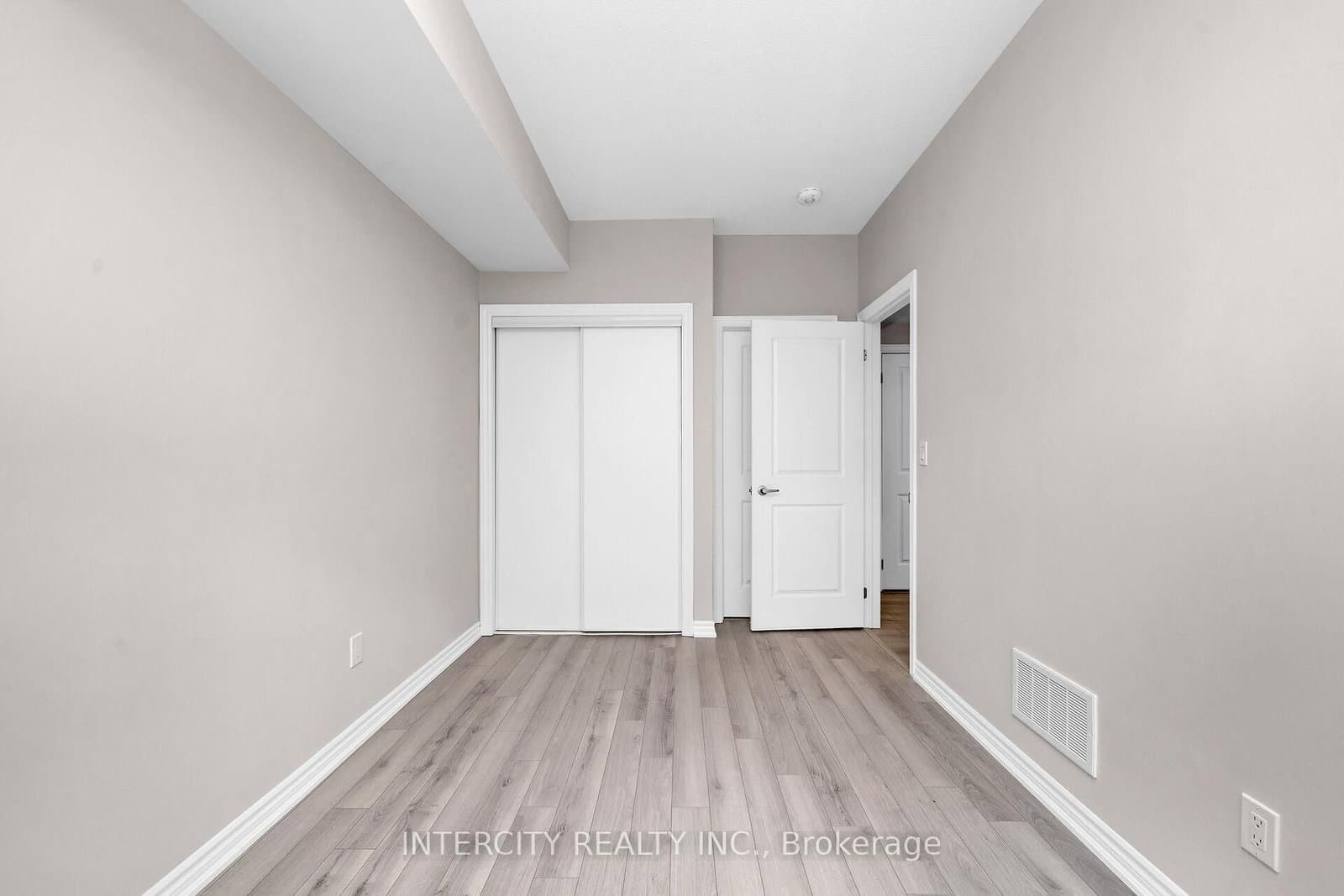 60 Halliford Place, Unit 701 thumbnail 14