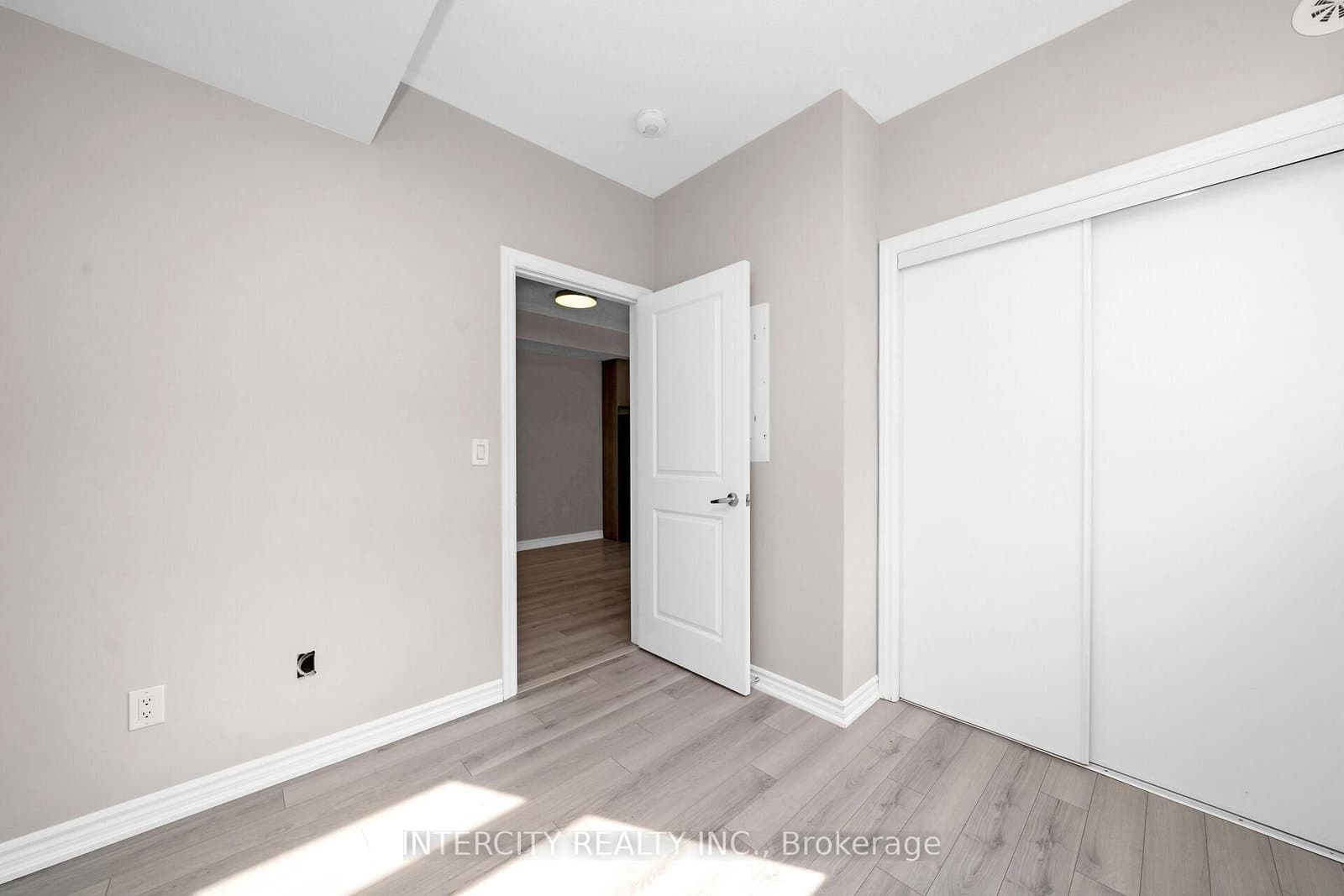 60 Halliford Place, Unit 701 thumbnail 16