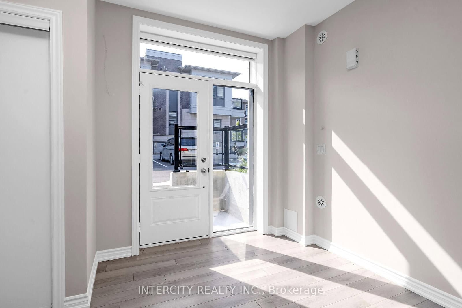 60 Halliford Place, Unit 701 thumbnail 3