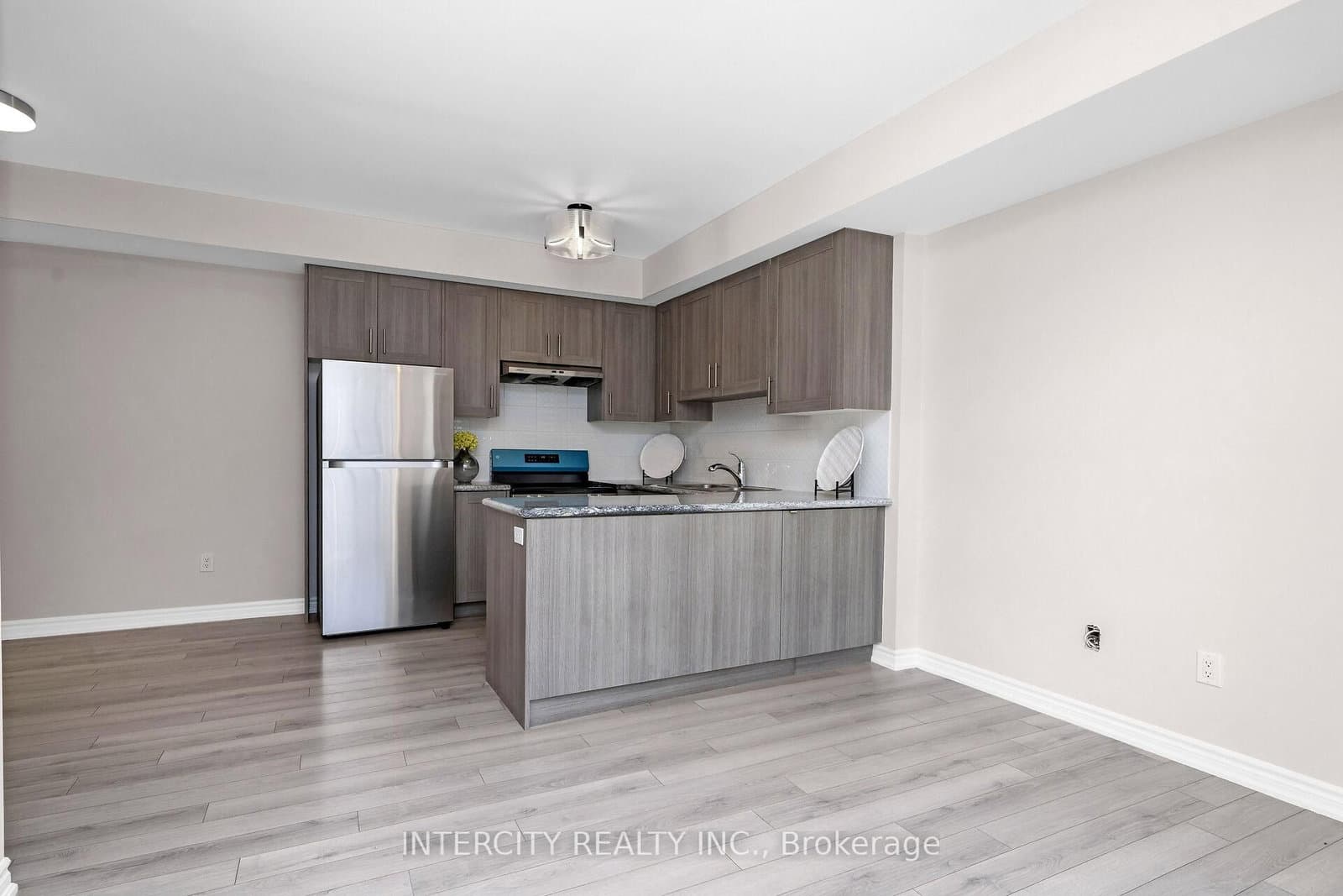 60 Halliford Place, Unit 701 thumbnail 4