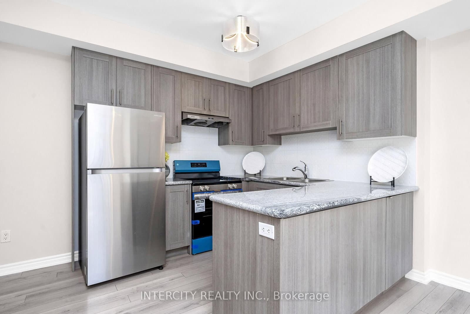 60 Halliford Place, Unit 701 thumbnail 6